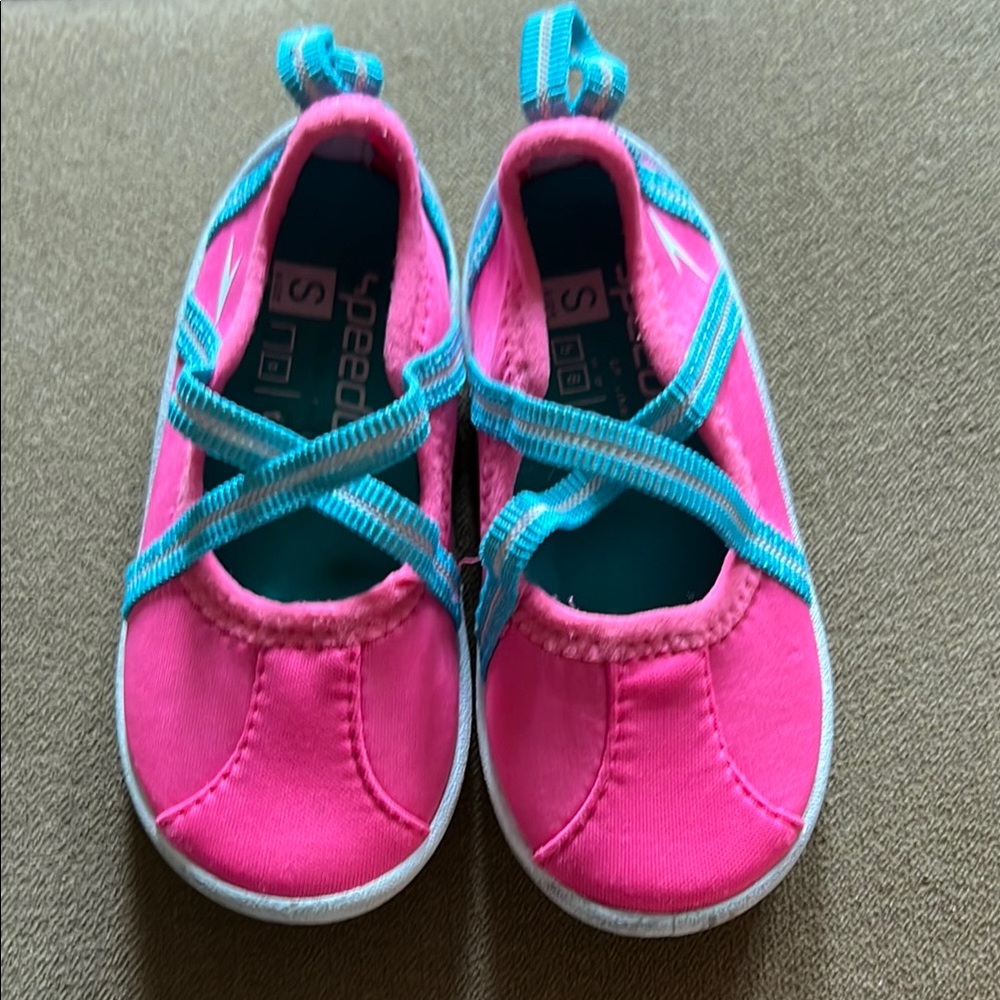 Speedo water shoes - S 5/6